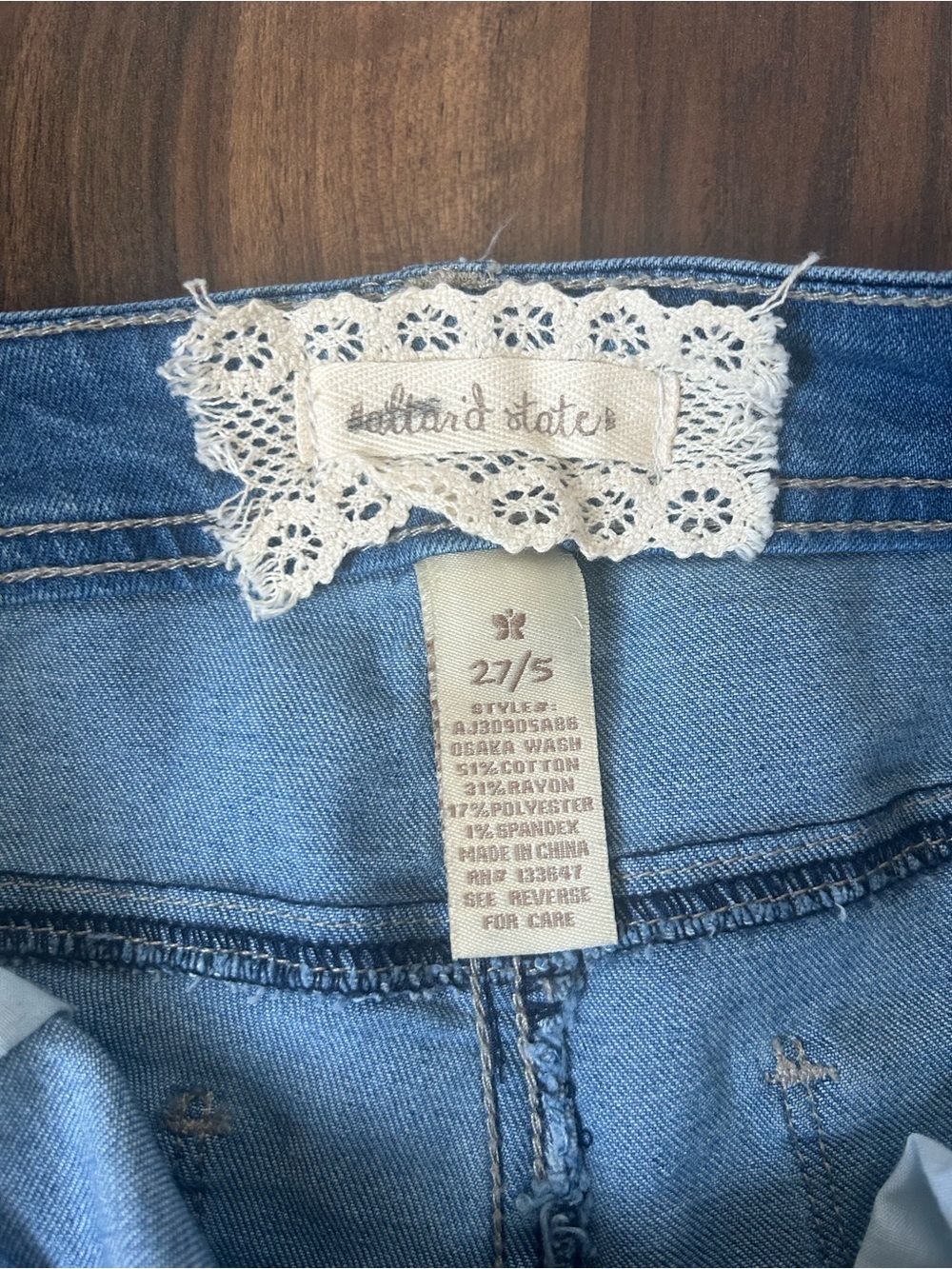 Altar'd State Blue Distressed Embroidered Denim Shorts | NWT Size 27/5 - Picture 3 of 5